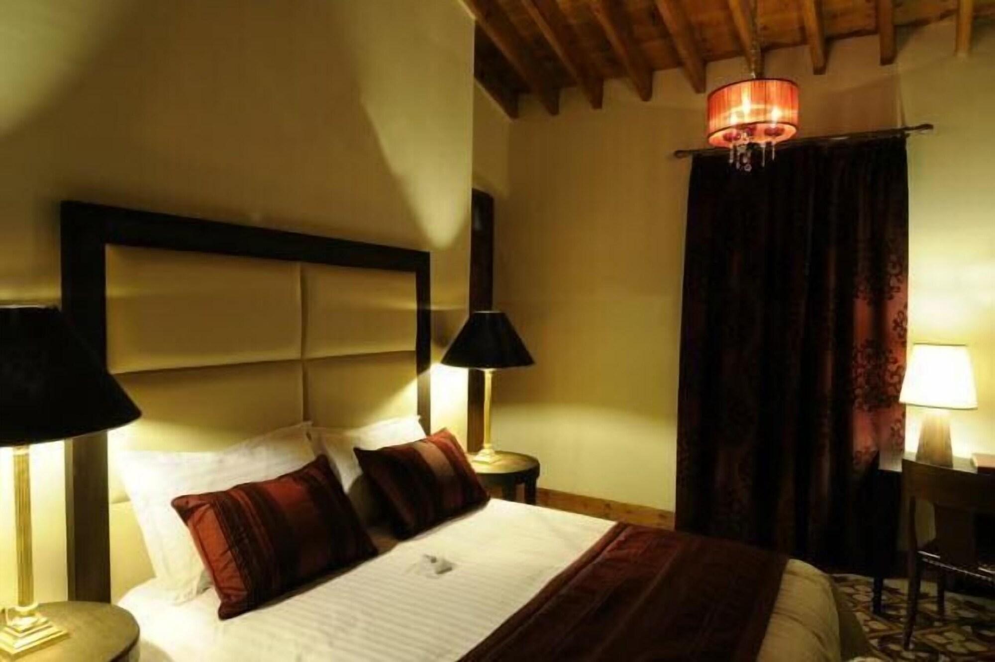 The Library Hotel Wellness Retreat Калавасос Екстериор снимка