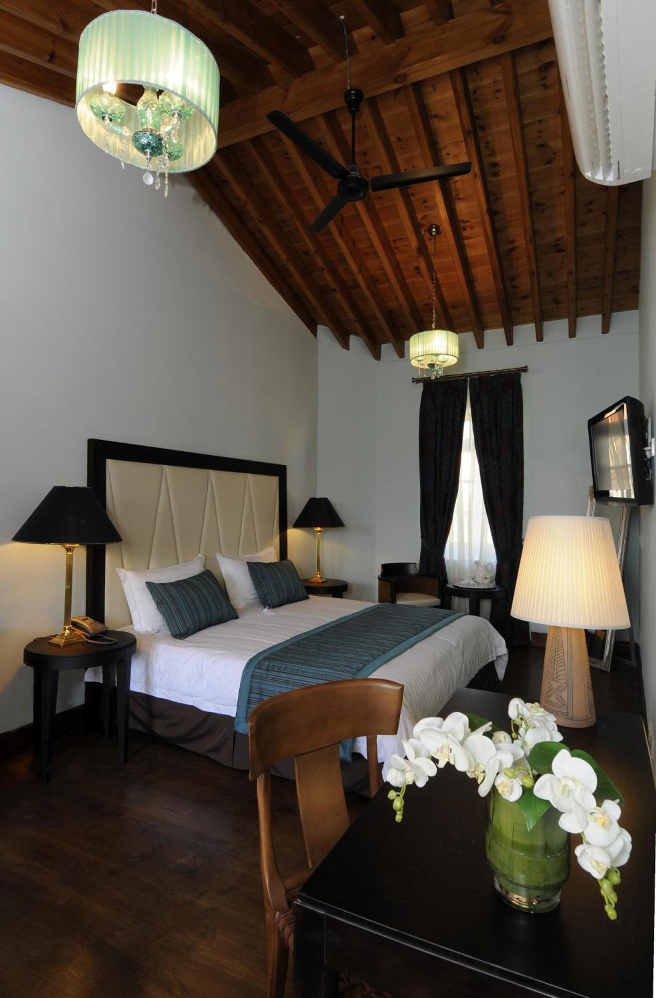 The Library Hotel Wellness Retreat Калавасос Екстериор снимка