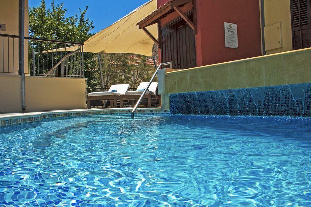 The Library Hotel Wellness Retreat Калавасос Екстериор снимка